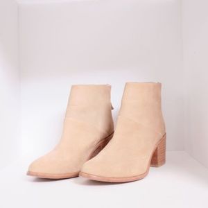 Dari Nisolo Almond Heeled Boots Size: Womens 9.5